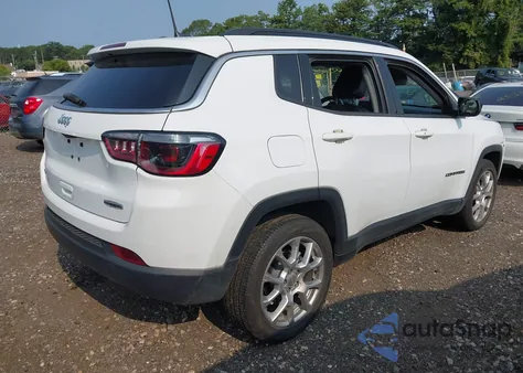 2022 Jeep Compass Latitude Lux 4X4 z USA, uszkodzony, nr VIN 3C4NJDFB5NT195364
